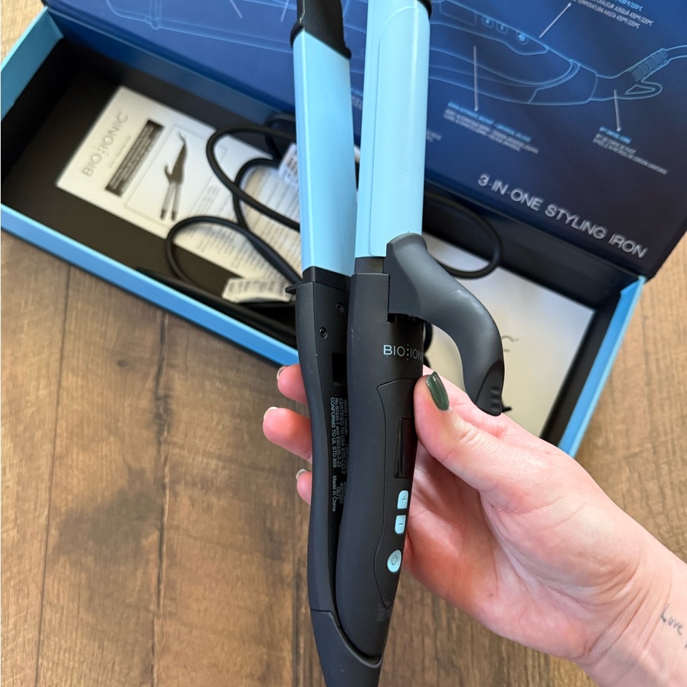 Bio Ionic Nano Ionic MX 3-in-One Styling Iron - Black and Blue - Picture 3 of 4